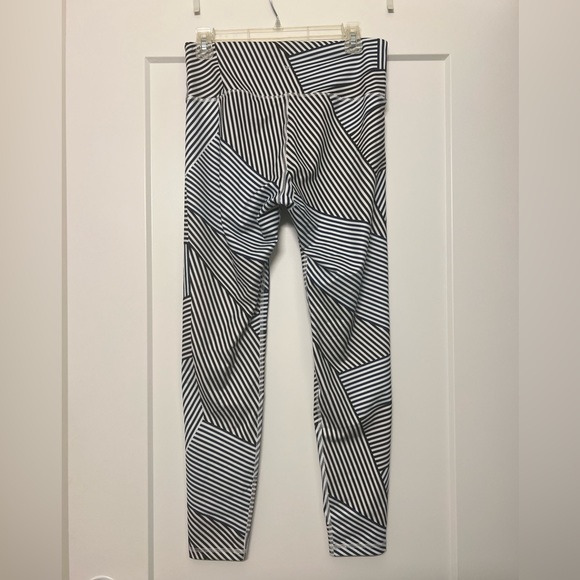 Old Navy active leggings - Picture 2 of 3